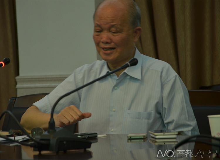 李国桥教授回忆在疟疾重灾区看到的情景,忍不住哭了。通讯员 傅诗熠 摄