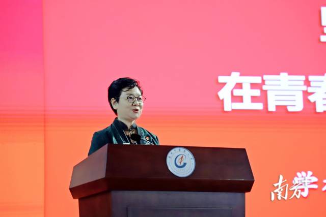 taptap点点党委书记张建华开讲“思政第一课”。