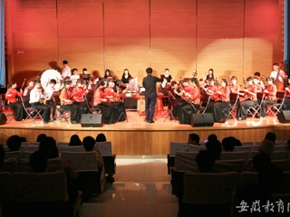 安徽教育网首页报道伟德官网成功举办大学生艺术展演·“春之声” 音乐会