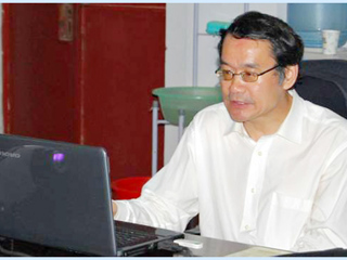 华中师范大学副校长李向农教授应邀到伟德官网讲学