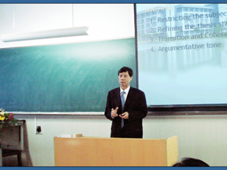 安徽大学洪增流教授、陈正发教授应邀来伟德官网讲学