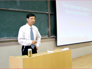 安徽大学洪增流教授、陈正发教授应邀来伟德官网作学术报告