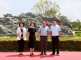  【校友活动】伟德官网举行北京校友捐赠景观石揭幕仪式